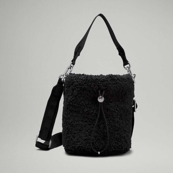 NWT, Lululemon Crossbody Fleece Bucket Bag 2.5L, Black - Silver Hardware NWT, Lululemon Crossbody Fleece Bucket Bag 2.5L, Black - Silver Hardware